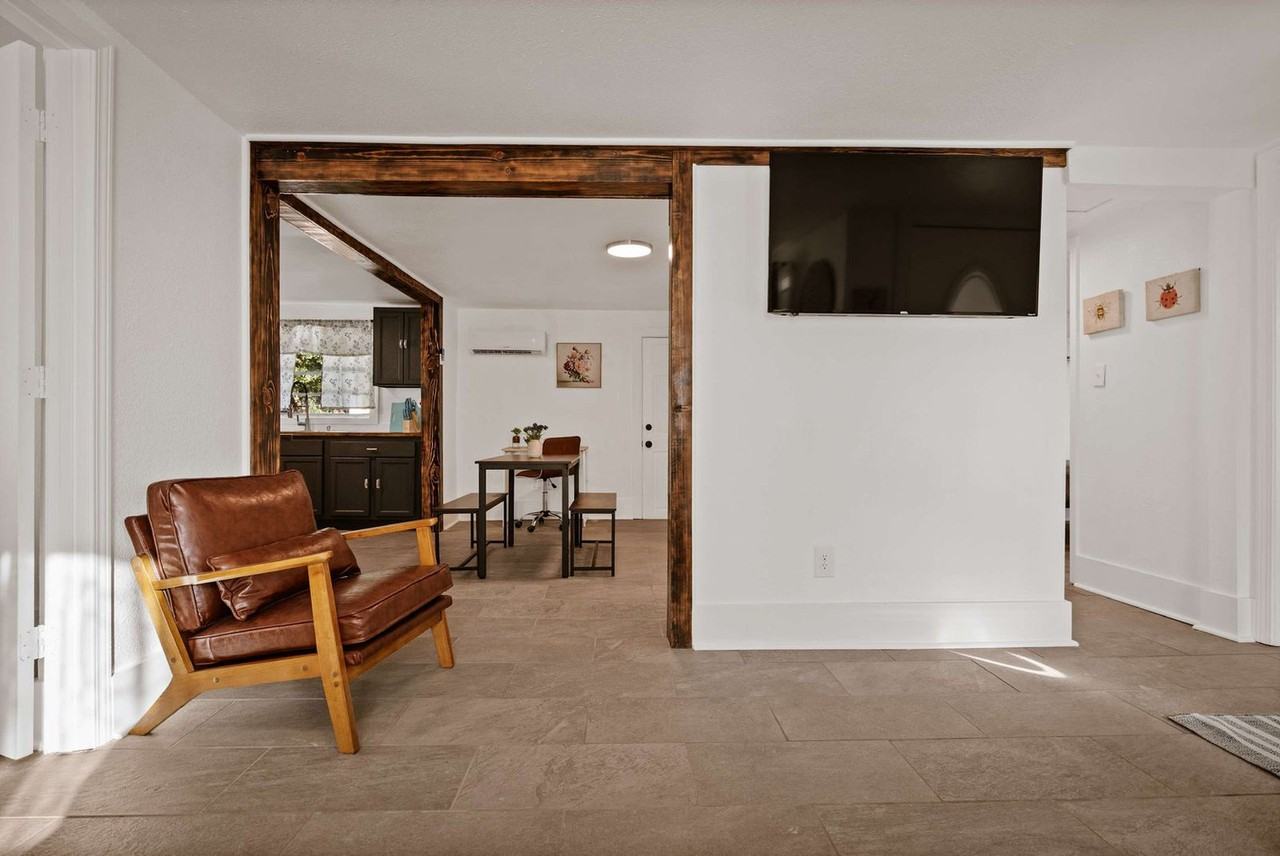 2904 Berwick Street - Photo 5 of 35