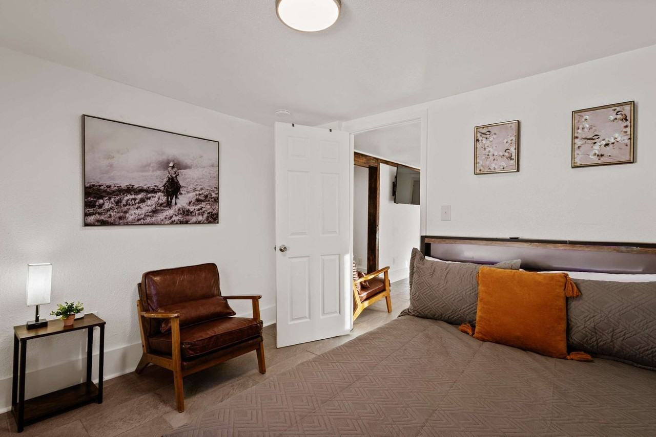 2904 Berwick Street - Photo 7 of 35