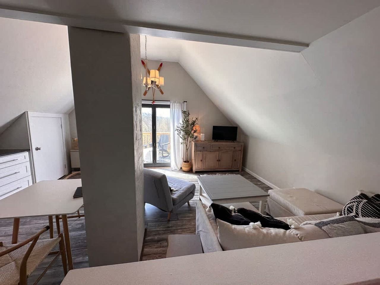 18 Alpine Ct #1312388P - Photo 2 of 24