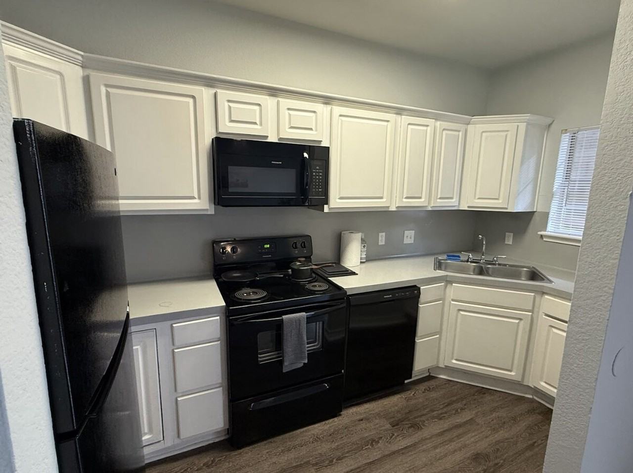 909 W 23rd St #1318655P - Photo 4 of 7