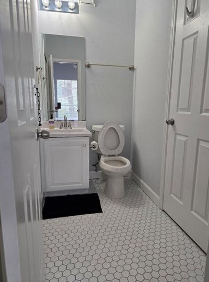 909 W 23rd St #1318655P - Photo 5 of 7