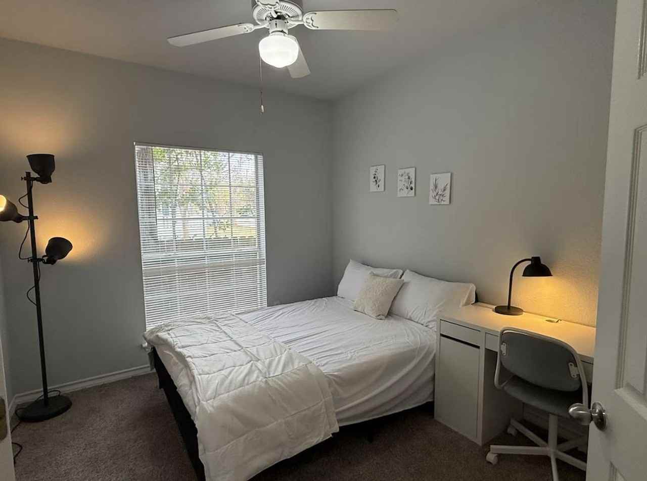 911 W 22nd St #1318670P - Photo 3 of 7