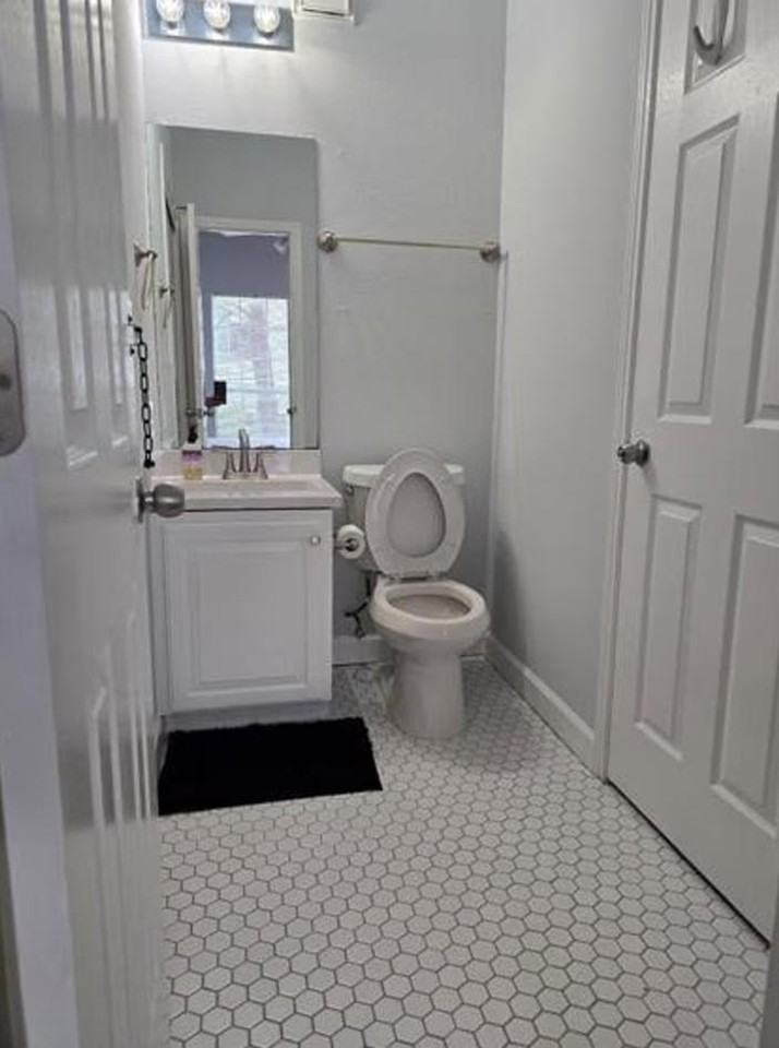 911 W 22nd St #1318670P - Photo 5 of 7