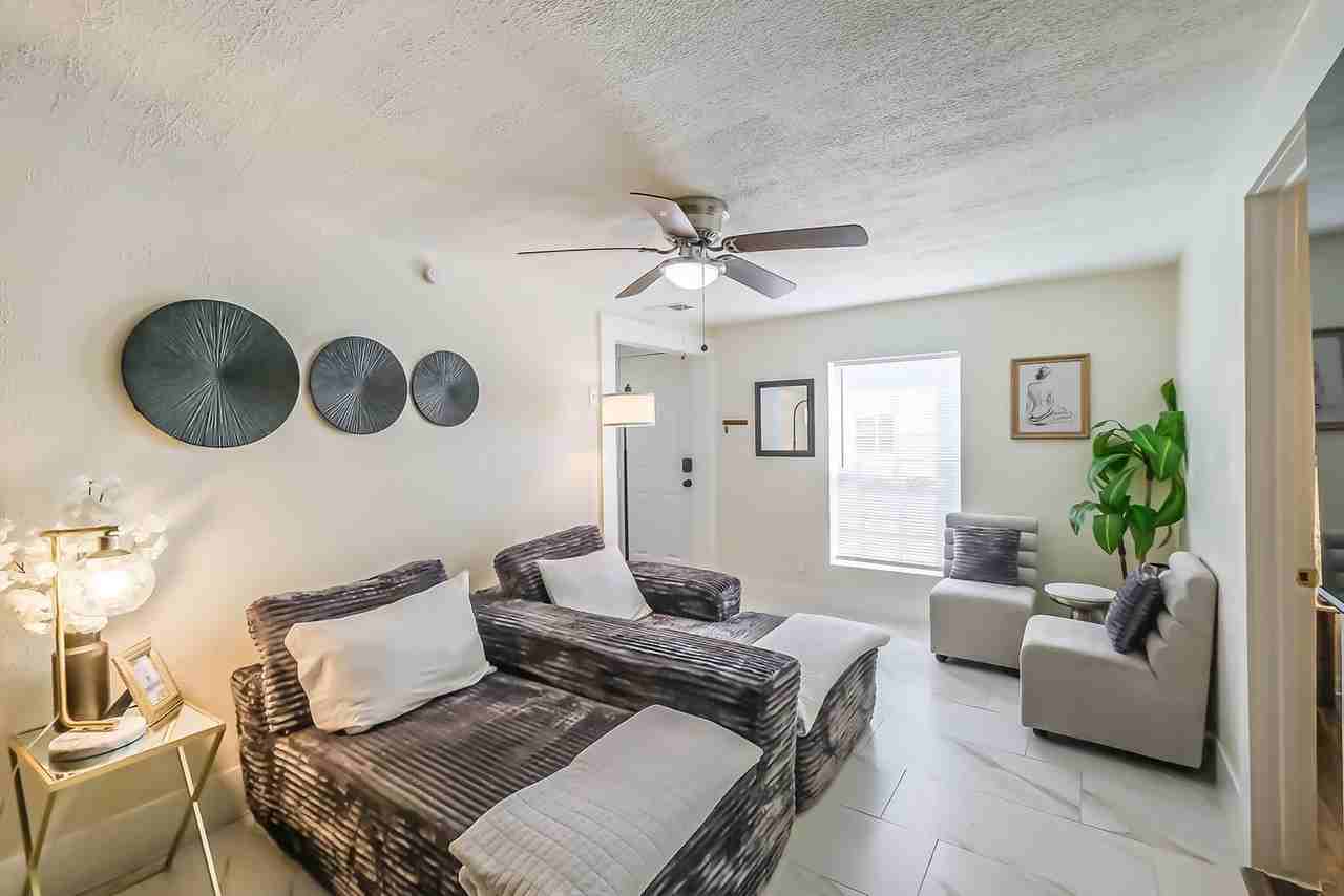 1327 West 21st Street - Photo 7 of 34