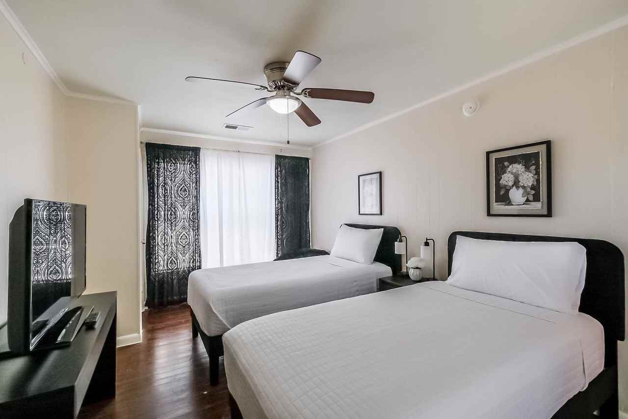 1327 West 21st Street - Photo 5 of 34