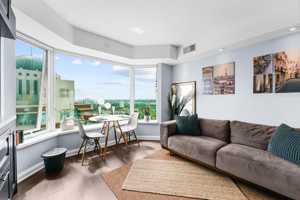 featured image of 125 Yorkville Ave