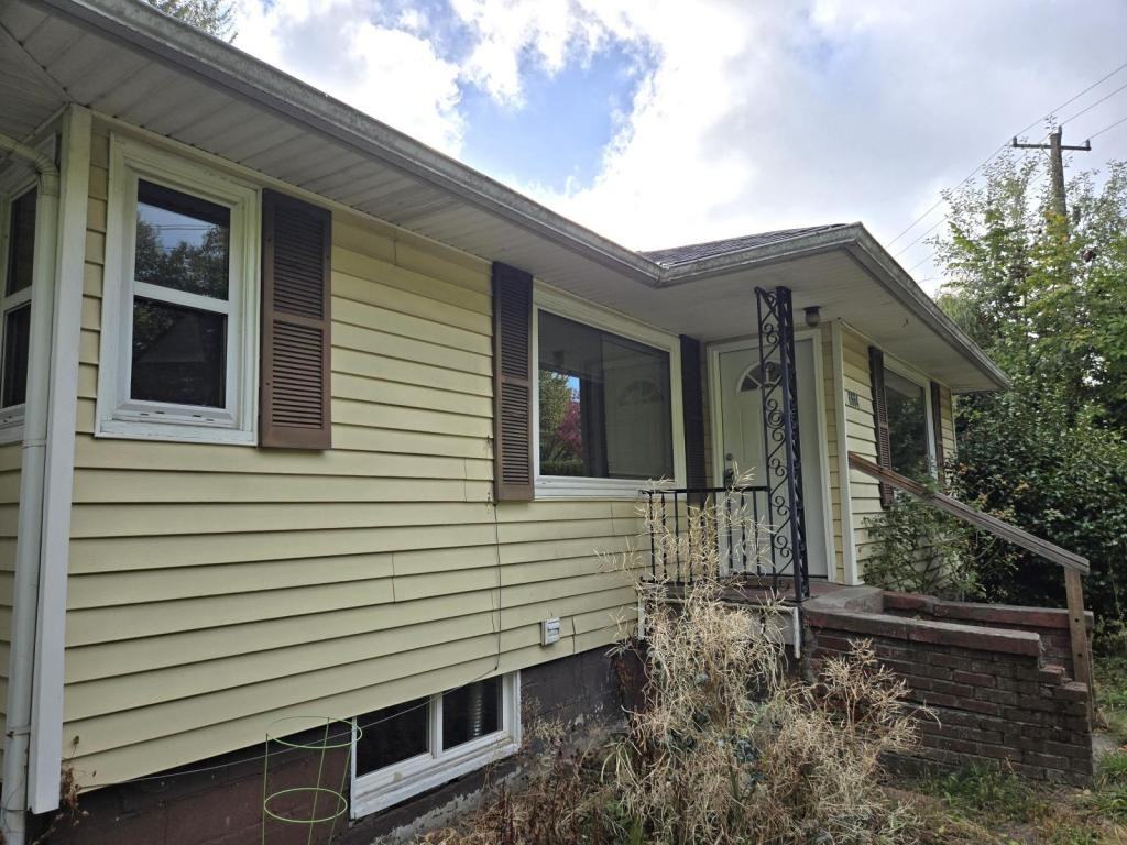 8664 Beacon Ave S - Photo 3 of 21