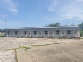 featured image of 1104 W Broadway St