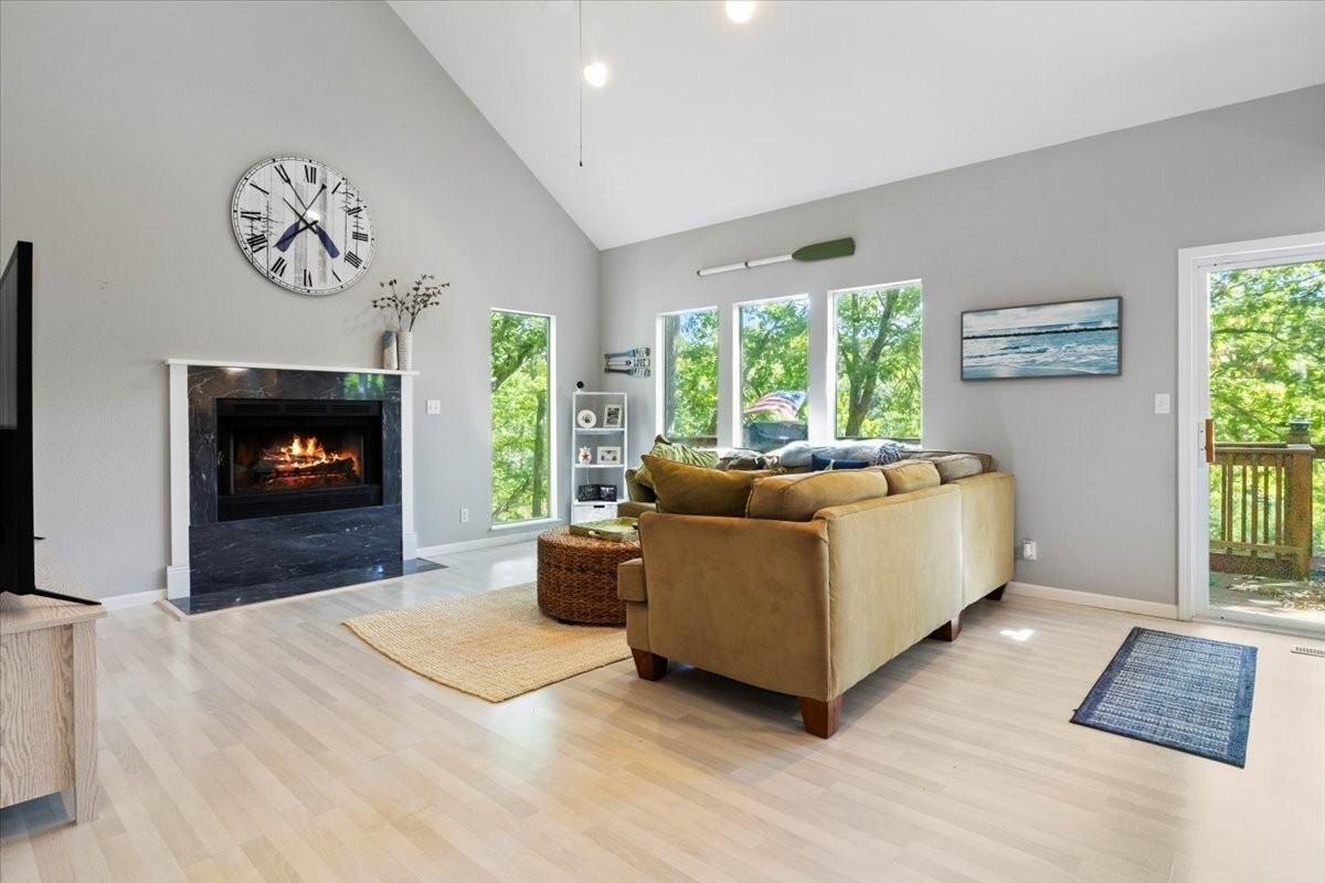 284 Austin Cir - Photo 5 of 50