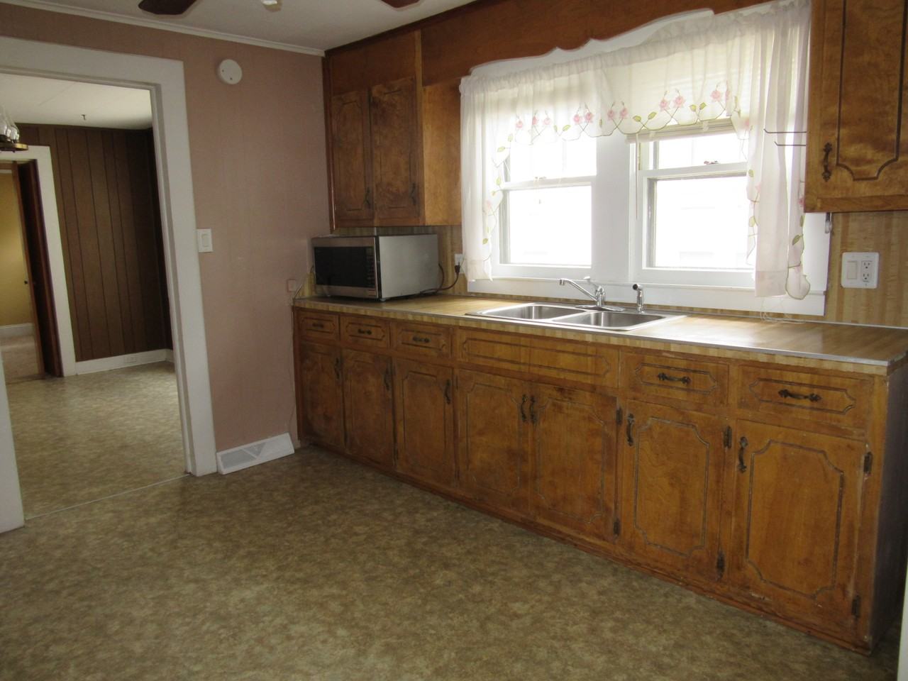 800 Cadillac St - Photo 2 of 7