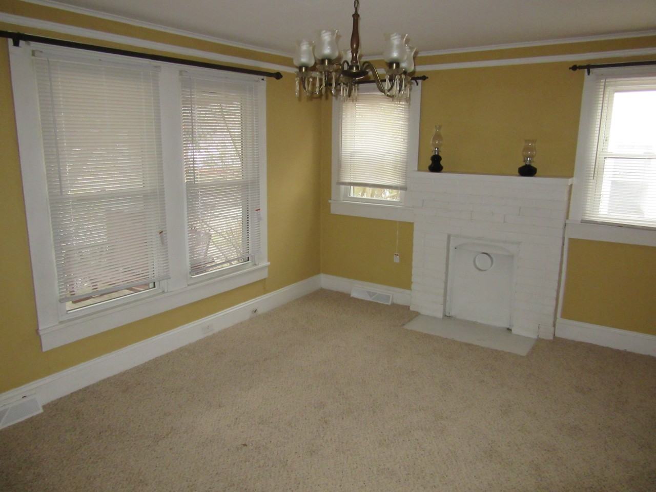 800 Cadillac St - Photo 3 of 7