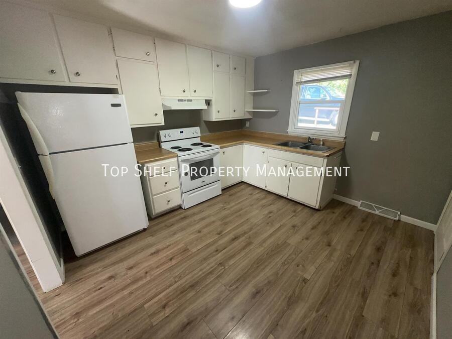 2427 Welbeck Rd - Photo 3 of 10