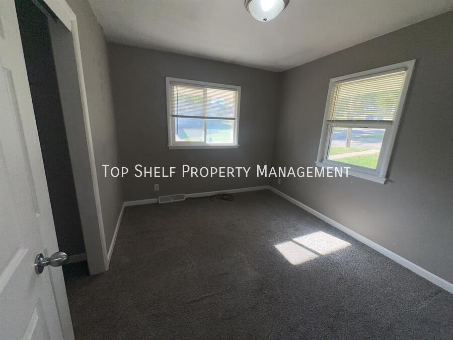 2427 Welbeck Rd - Photo 4 of 10