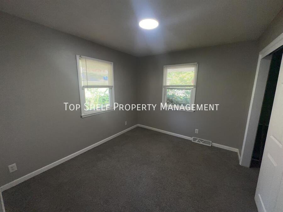 2427 Welbeck Rd - Photo 5 of 10