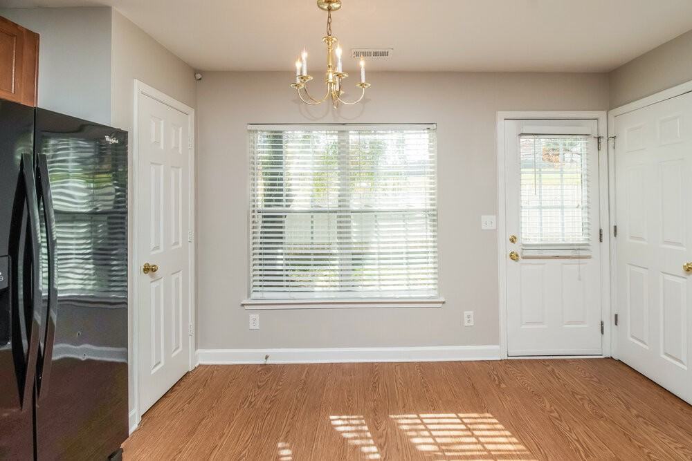 4147 Broadstairs Dr - Photo 5 of 18