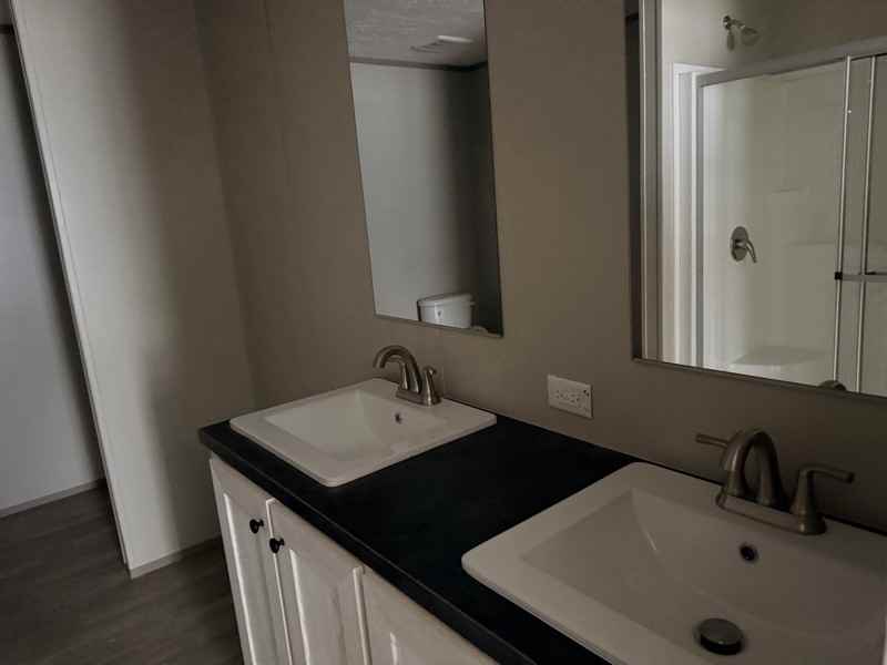 118 Clara St - Photo 5 of 10