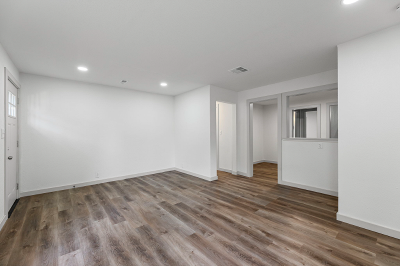 4407 S Ocheltree St - Photo 3 of 19