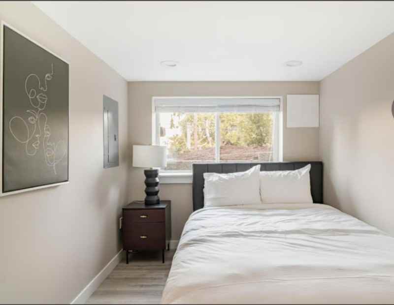 529 20th Ave #B - Photo 2 of 7