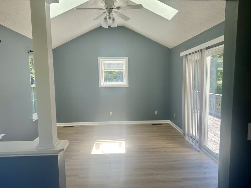 314 Sutton Ct - Photo 4 of 15