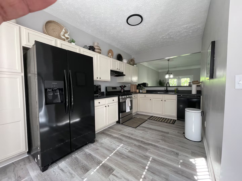 5690 Hampton Ct - Photo 3 of 14