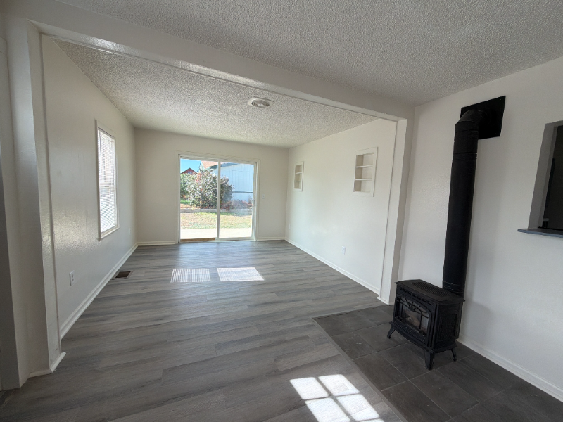 131 7th St - Photo 3 of 15