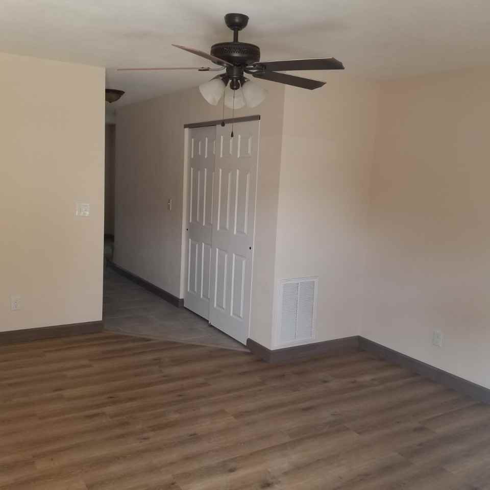 415 Meadow Dr #6 - Photo 3 of 10