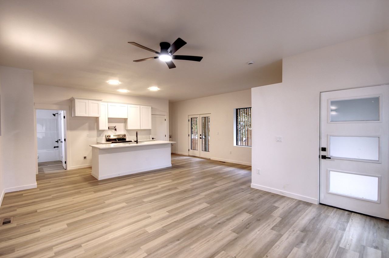 1404 Se Franklin St #NA - Photo 2 of 11