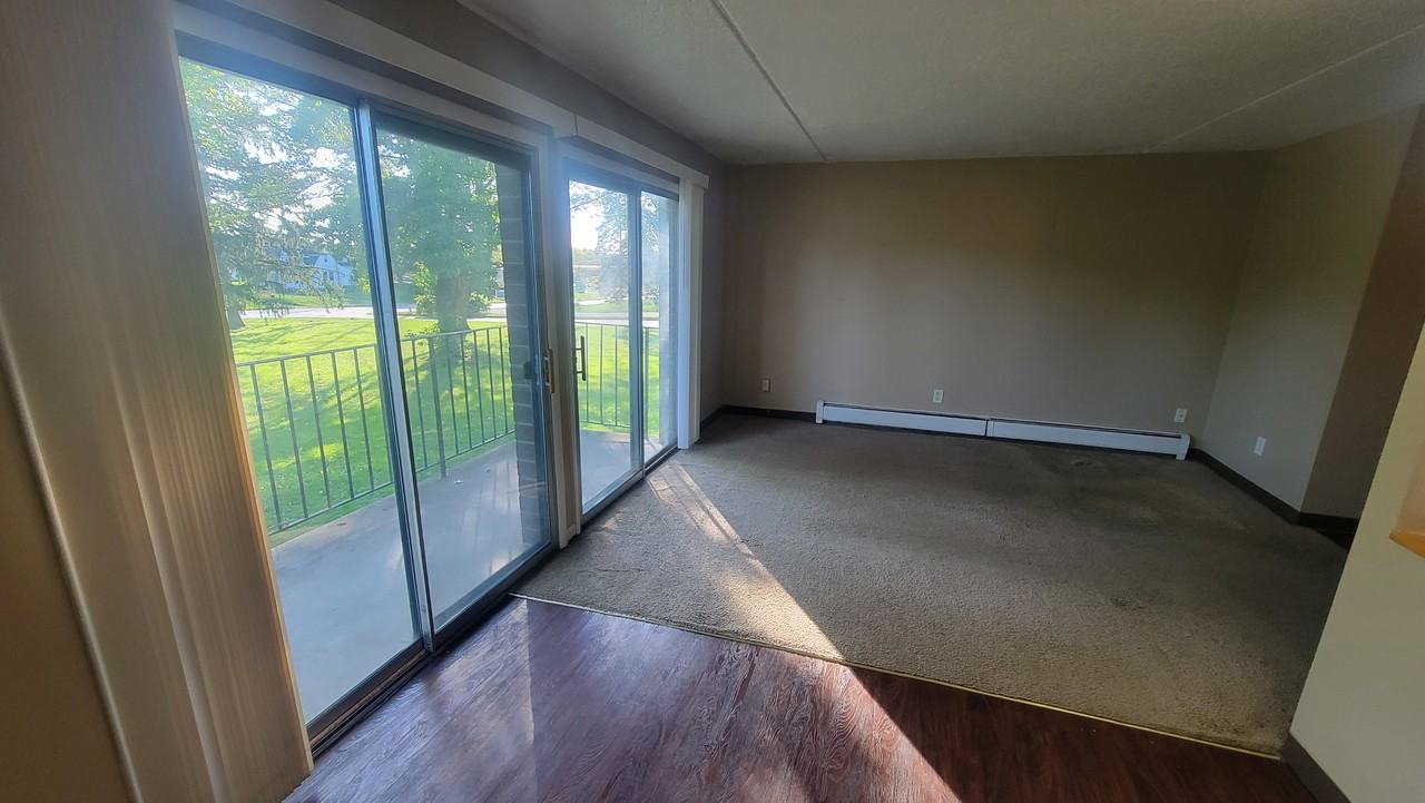 717 E Waterloo Rd #D - Photo 2 of 6