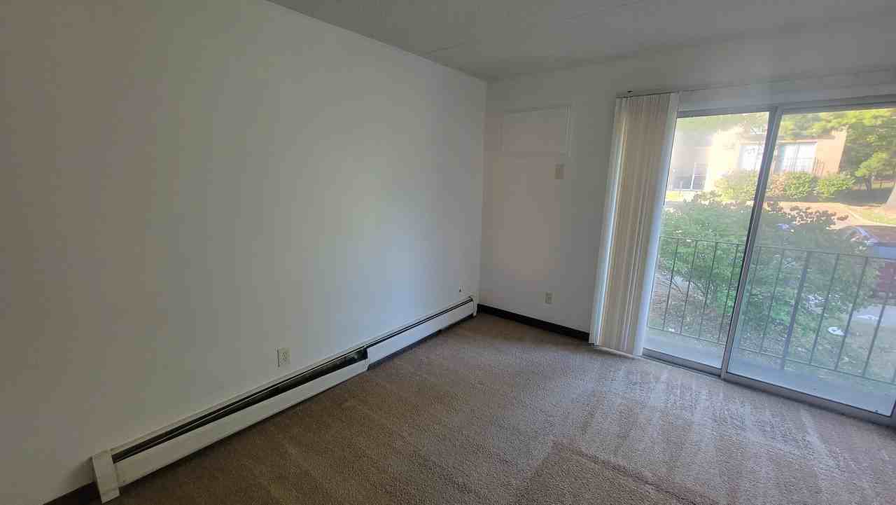 717 E Waterloo Rd #D - Photo 3 of 6