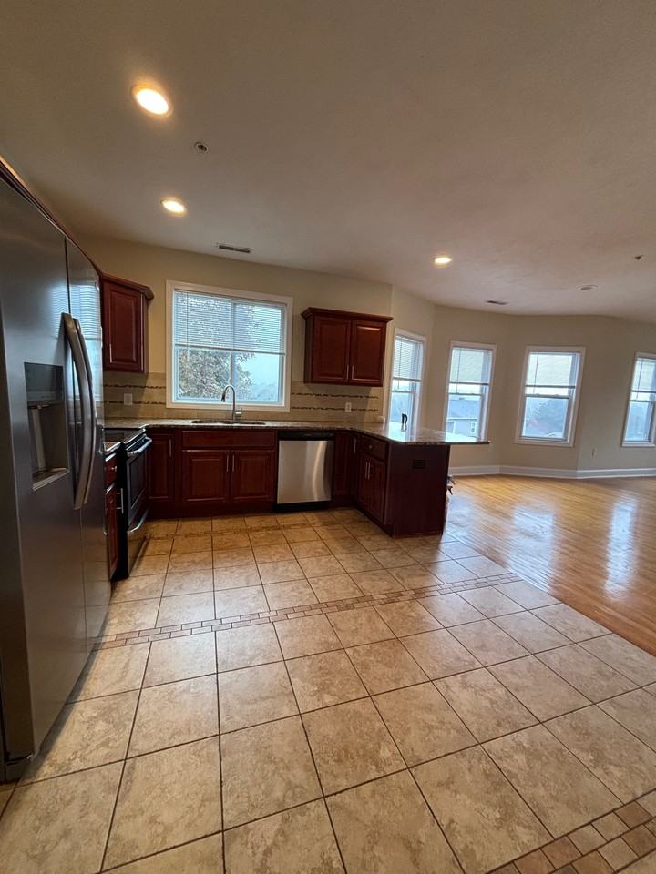 119 Heywood St #3 - Photo 3 of 11