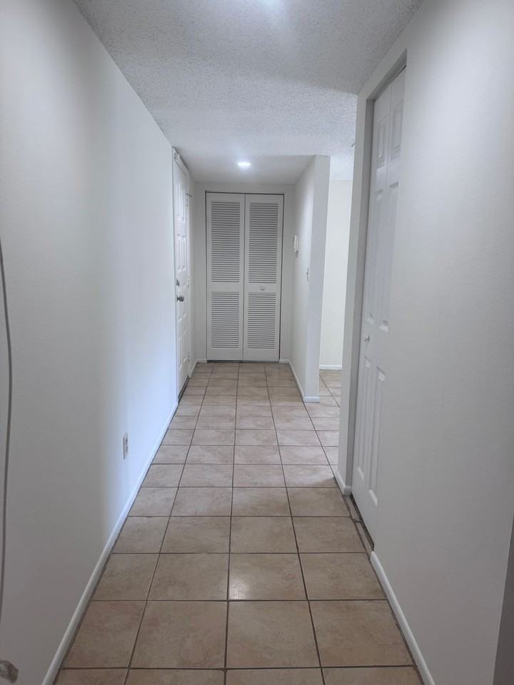 7802 Niagara Ave - Photo 5 of 27