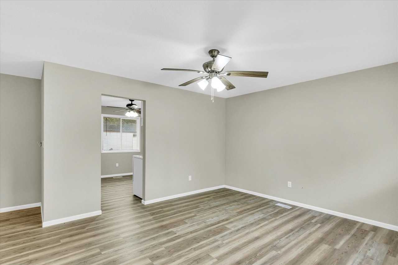 1306 Ellis Dr - Photo 5 of 22