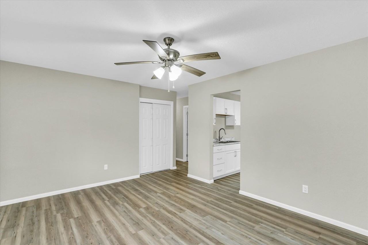 1306 Ellis Dr - Photo 6 of 22