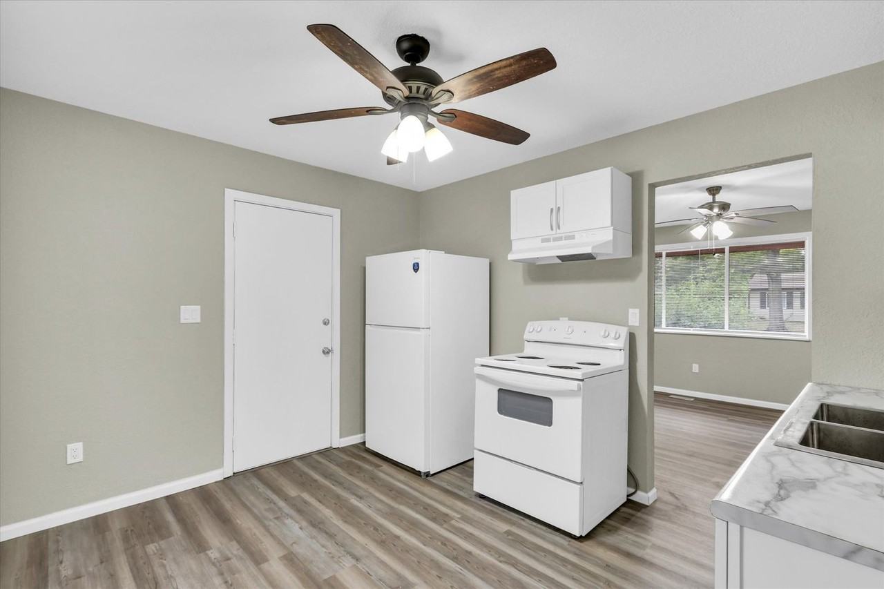 1306 Ellis Dr - Photo 7 of 22