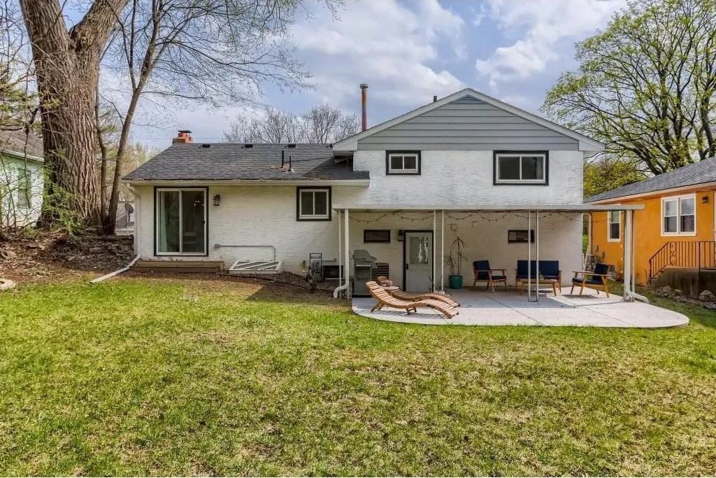 1825 41st Ave Ne #NA - Photo 2 of 14