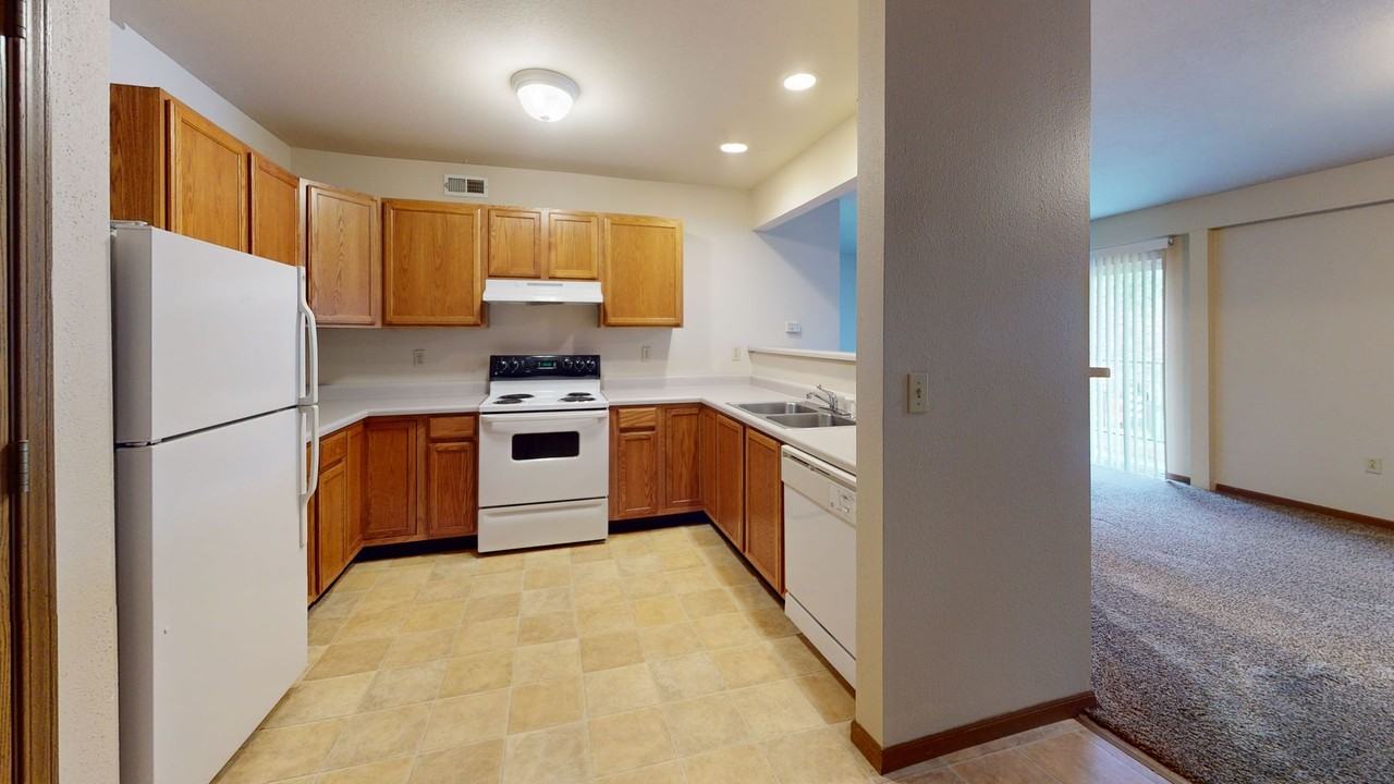 1407 S State St - Photo 3 of 17