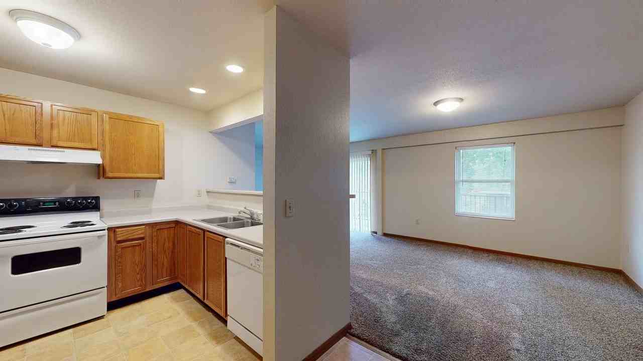 1407 S State St - Photo 4 of 17