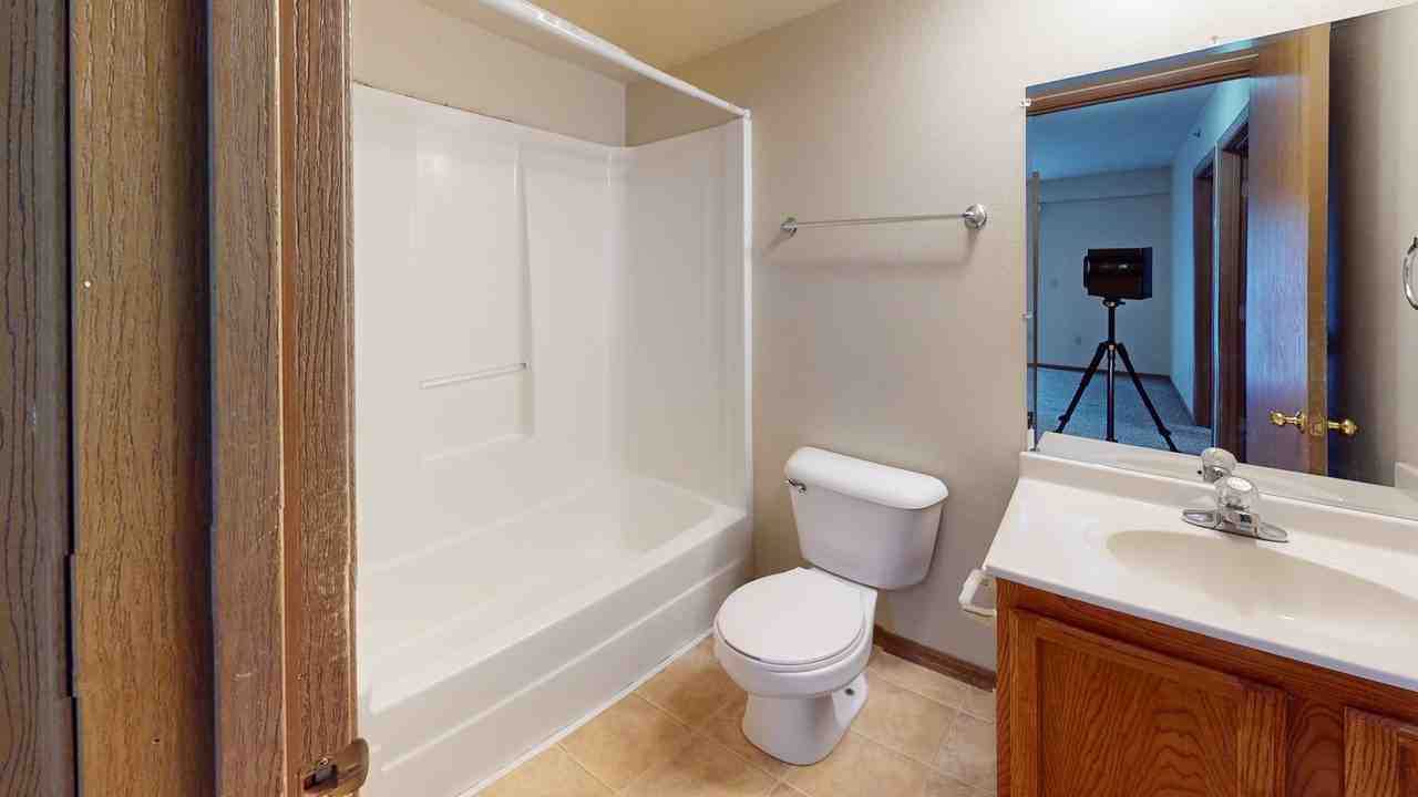 1407 S State St - Photo 5 of 17