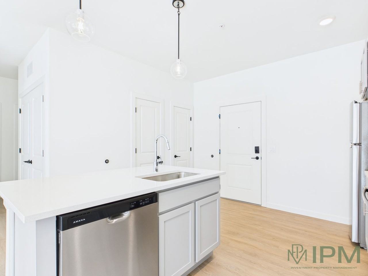 98 Penn Place – Style, Comfort, Convenience - Photo 3 of 43