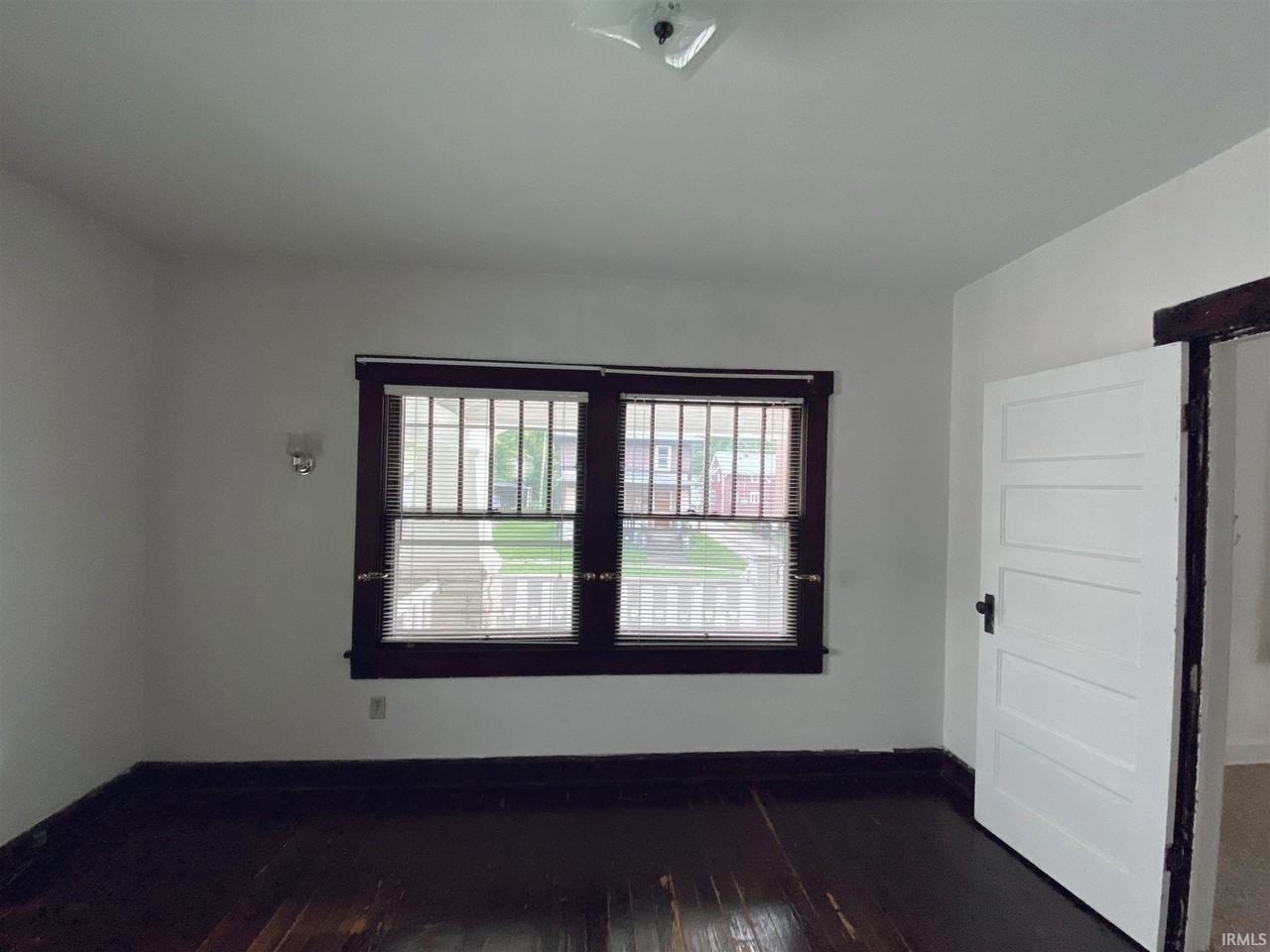 717 E 2nd St - Photo 6 of 35