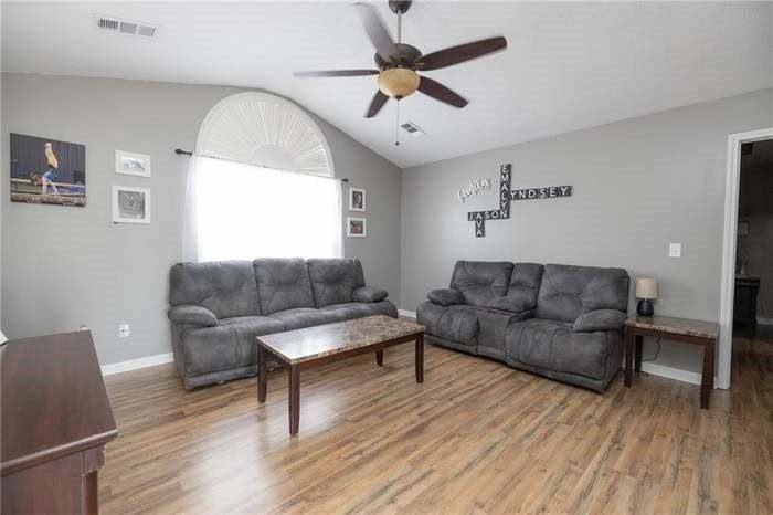 2907 Gatewood Dr - Photo 4 of 28