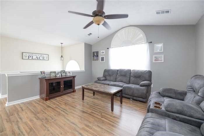 2907 Gatewood Dr - Photo 5 of 28