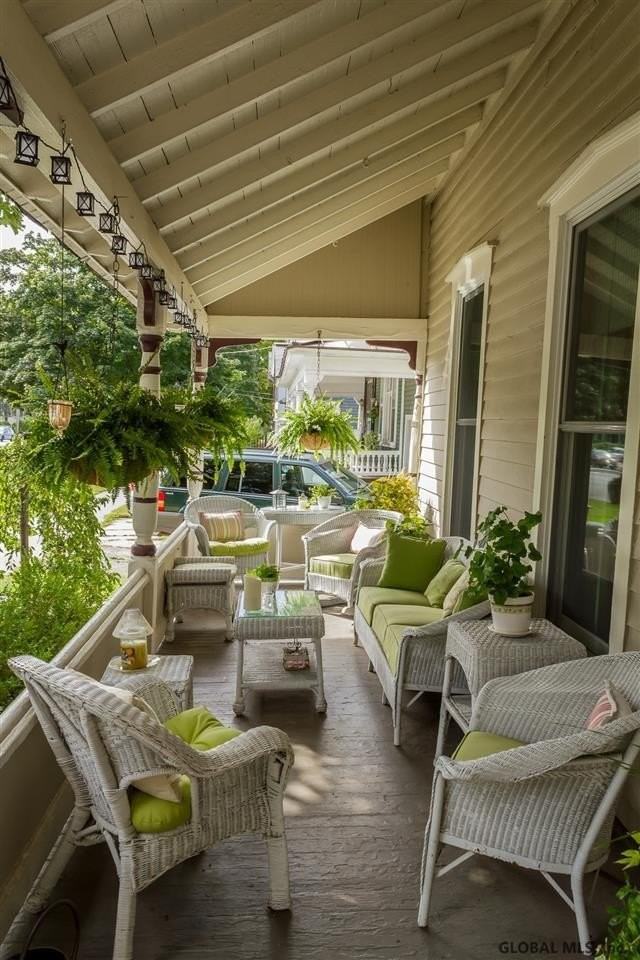 137 Lake Ave - Photo 3 of 32