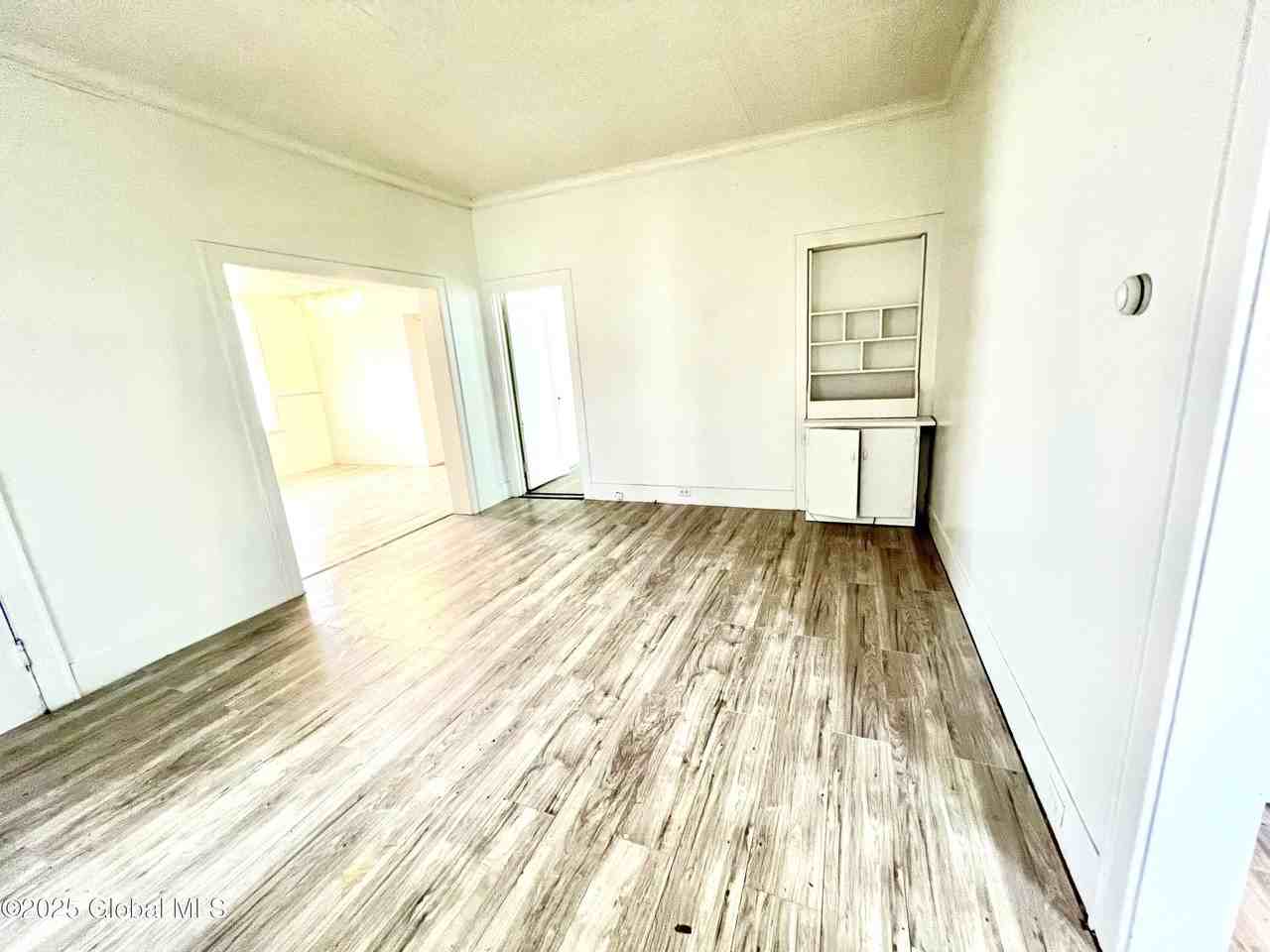 27 Milton Ave 1st Fl - Photo 2 of 12