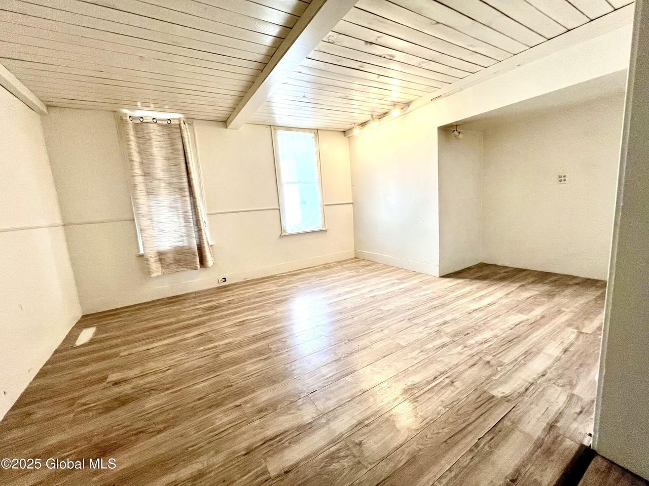 27 Milton Ave 1st Fl - Photo 3 of 12