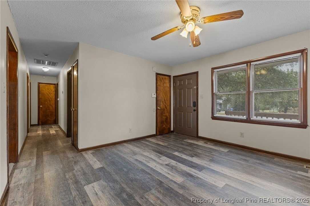 6673 Vaughn Rd - Photo 6 of 34