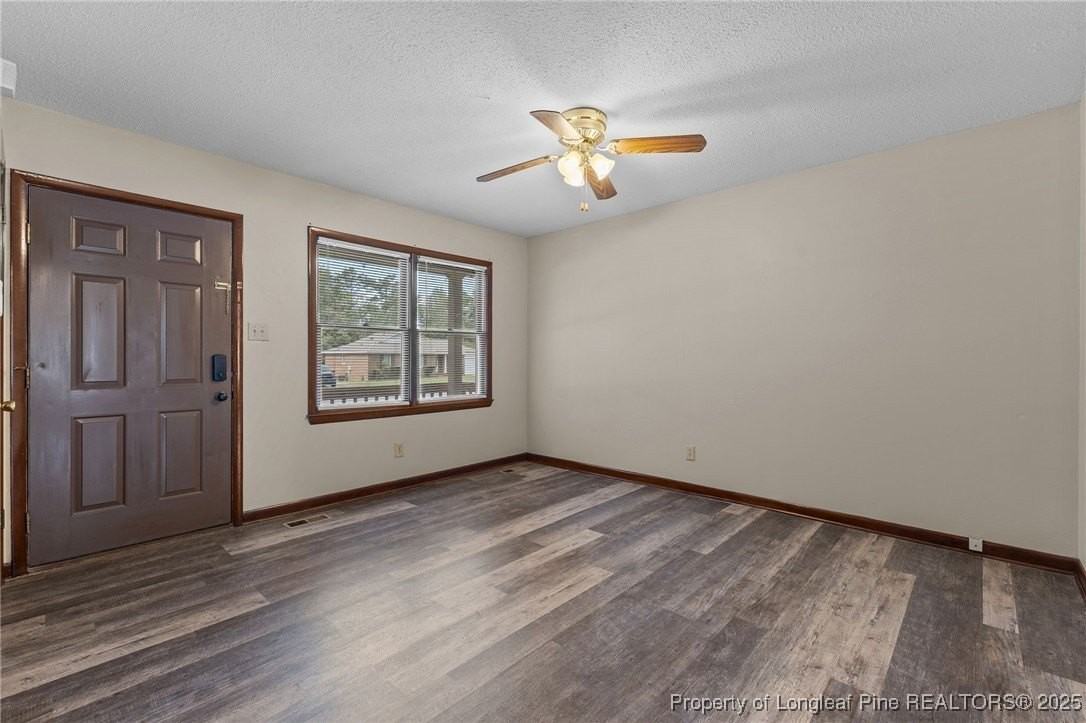 6673 Vaughn Rd - Photo 7 of 34