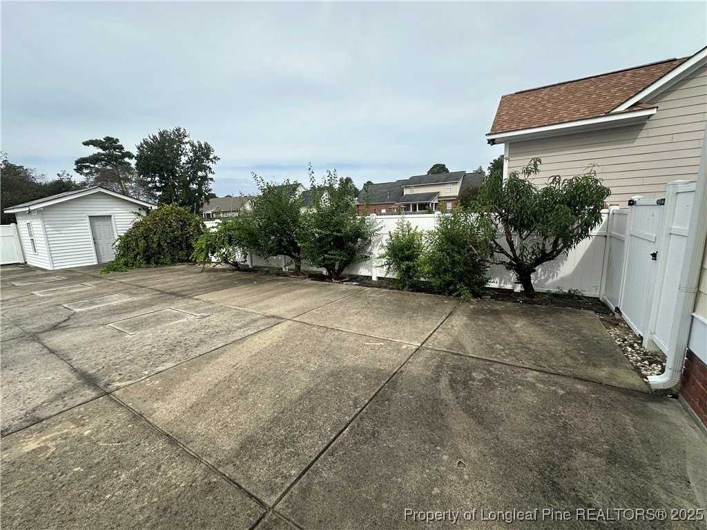 2912 Eaglecrest Lane - Photo 4 of 47