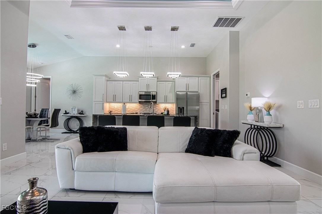 1833 Sw 11th Ter - Photo 6 of 37