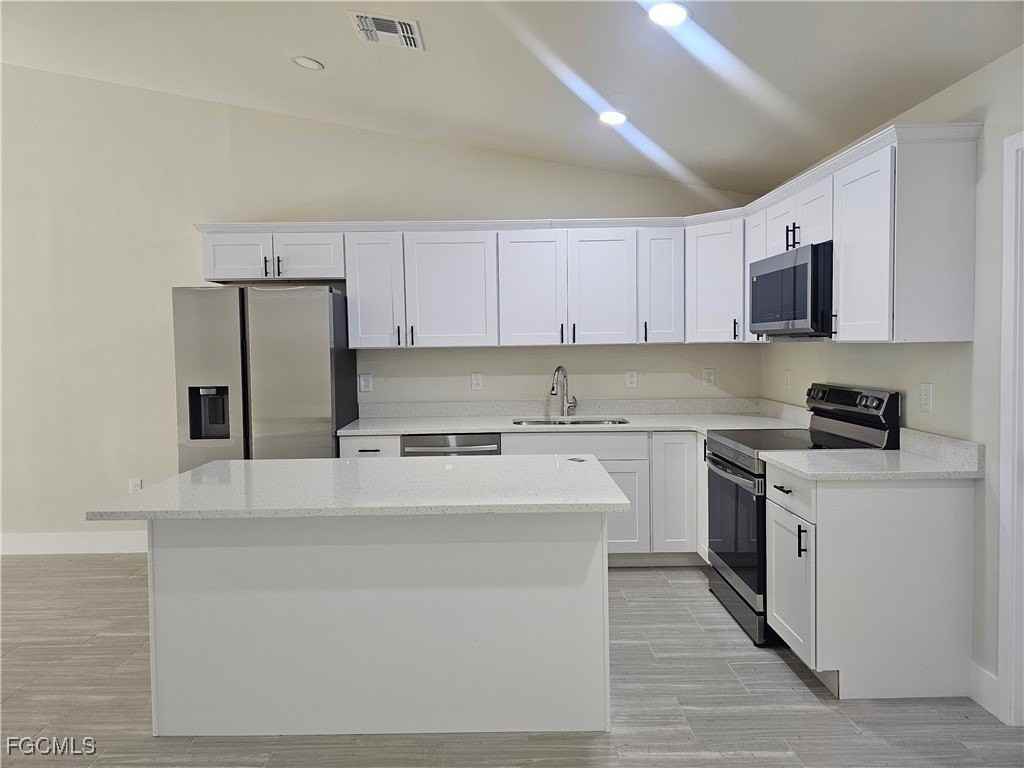 876 Apartment St E - Photo 3 of 25